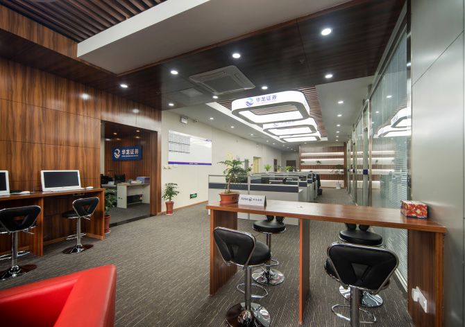 裝修解析：辦公室裝修的細(xì)節(jié)問(wèn)題：天、地、隔(圖1)