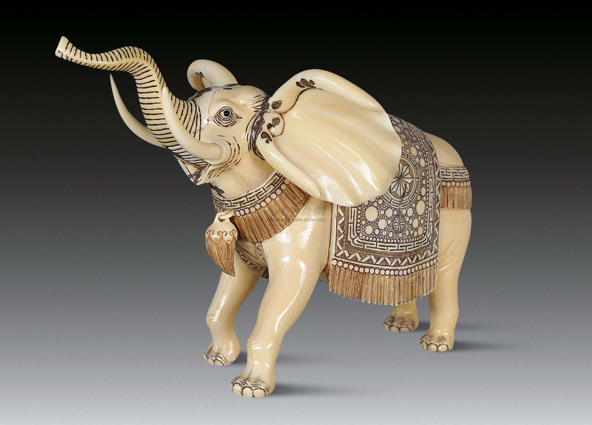 辦公寫(xiě)字臺(tái)風(fēng)水詳解，什么擺件能提升事業(yè)運(yùn)？(圖2)