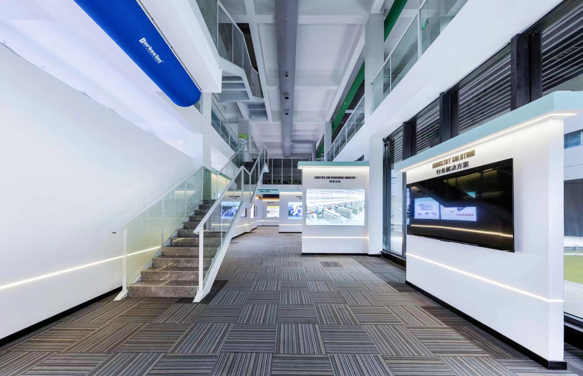 【案例賞析】簡到極致，自帶高級(jí)感的展廳設(shè)計(jì)！(圖11)