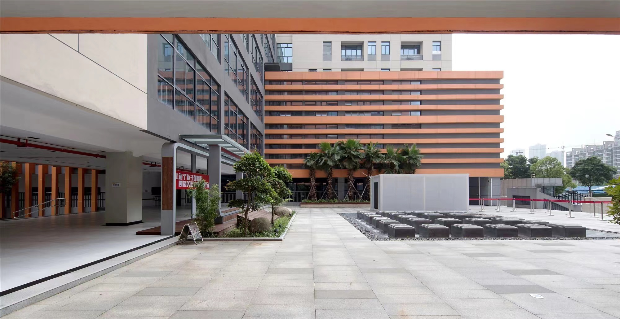 【學(xué)校案例】今泰裝飾在武漢市先后完成了與紅領(lǐng)巾學(xué)校6個(gè)校區(qū)的項(xiàng)目交付！(圖3)