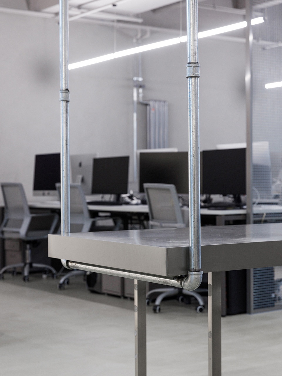 辦公室裝修設(shè)計(jì),粗狂的線條走進(jìn)工業(yè)之美！(圖3)